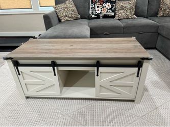 Jaquavion Farmhouse Lift-Top Coffee Table