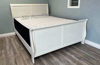 California king white louis Philip bed with orthopedic mattress