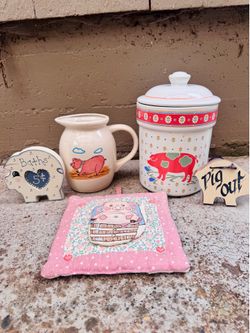 Vintage Pig Kitchen Decor Lot