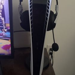 Digital Ps5 With Razer Bluetooth Head Set +2 Controller