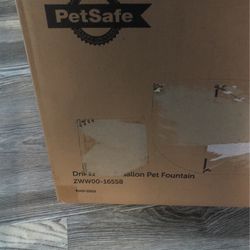 Pet safe 2 Gallon Pet fountain