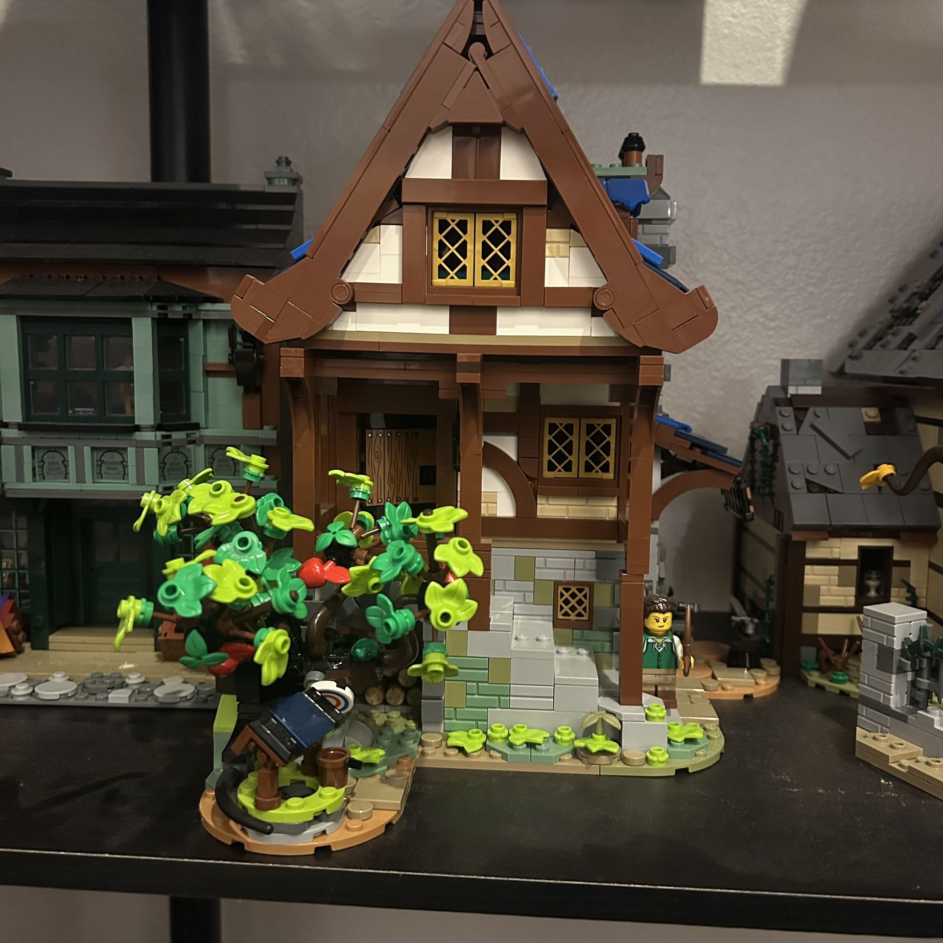 RETIRED Medieval Blacksmith Lego Set (21325)