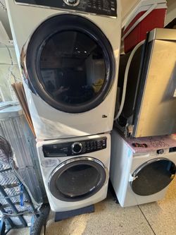 NEW ELECTROLUX WASHER AND GAS DRYER WITH A 3 YEAR EXTENDED WARRANTY FULLY TRANSFERABLE ON BOTH UNITS 5/29/26