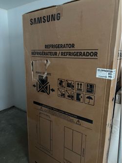 Samsung 28 cu. Ft. 3-Door French Door Refrigerator with CoolSelect Pantry stainless steel