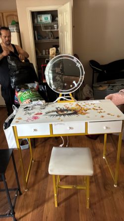 Vanity/computer desk