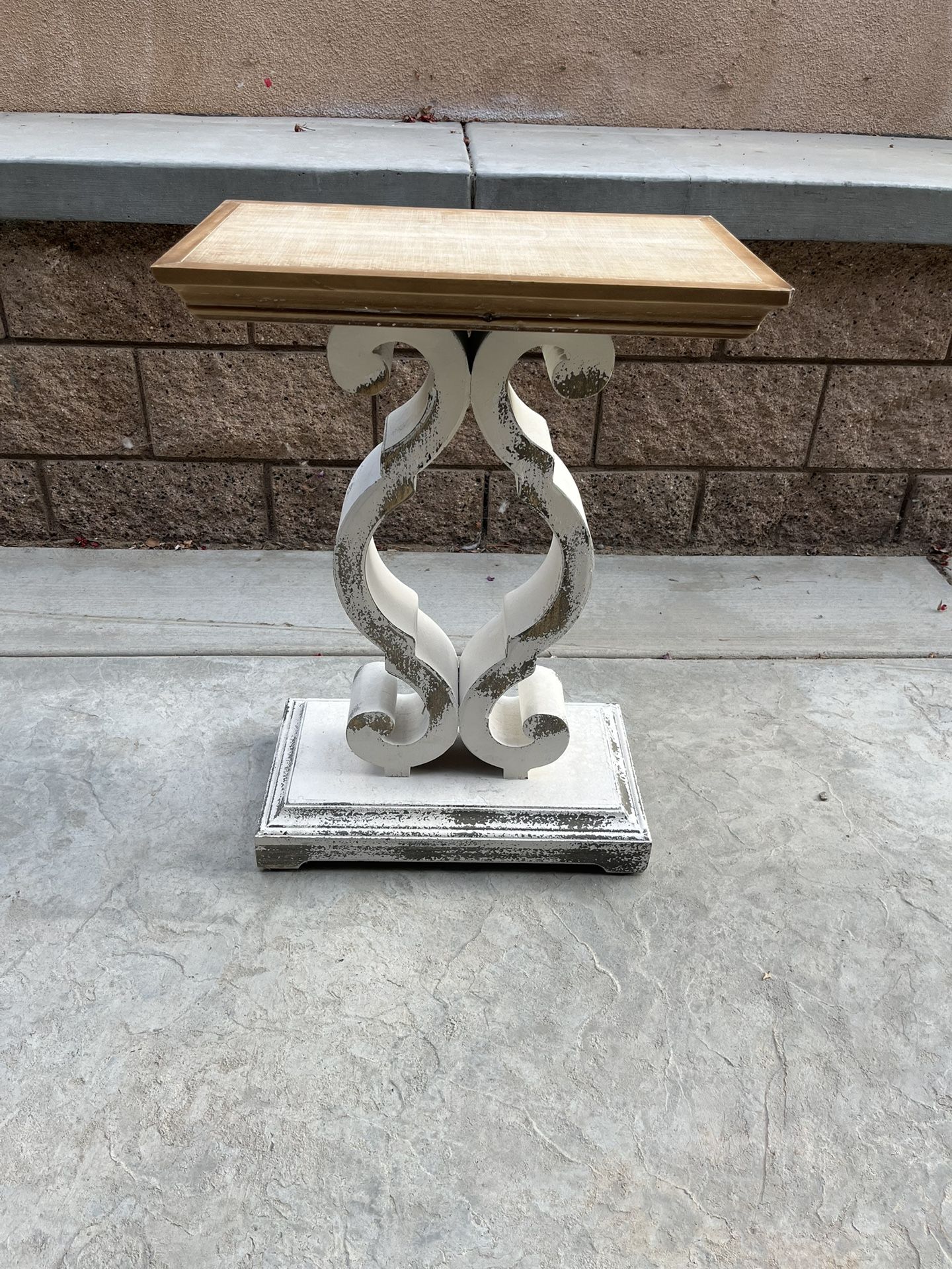 Farmhouse Accent End Table