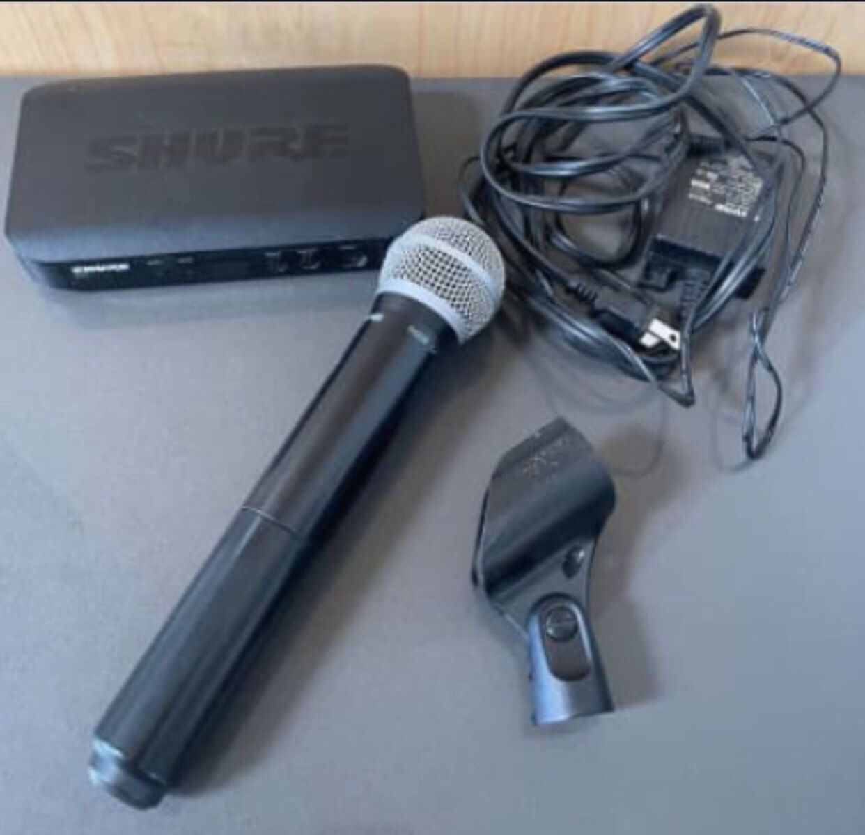 Shure Wireless Microphone 