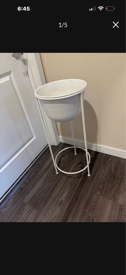 Metal plant stand