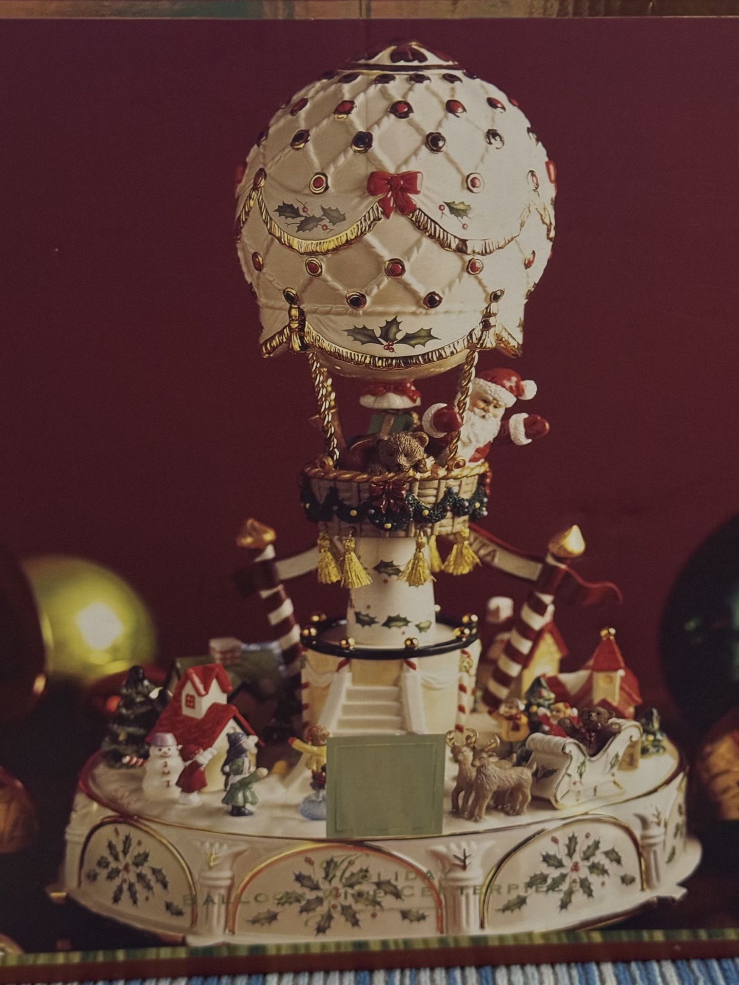 Holiday Balloon Ride Centerpiece