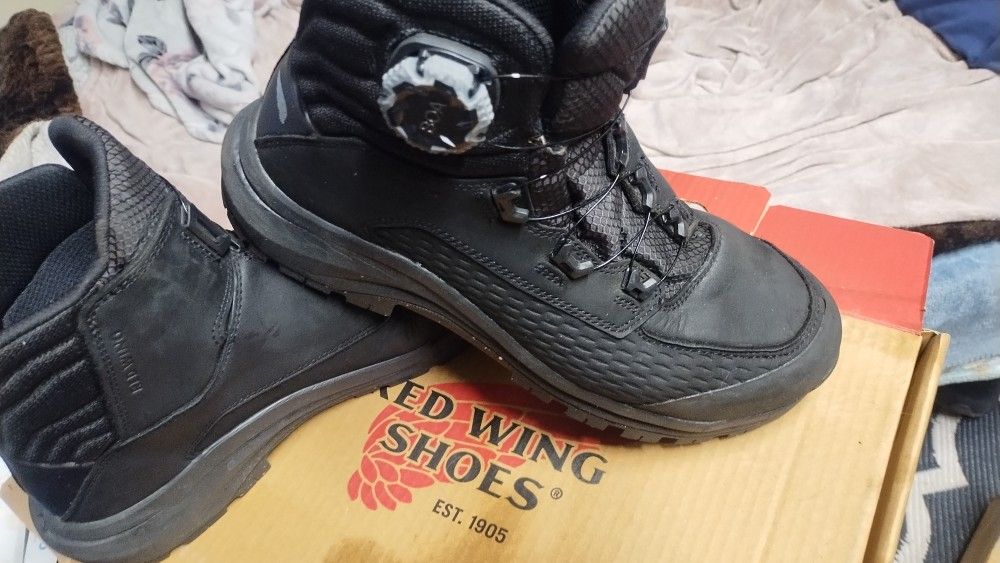 RED WING STEEL TOE NONE SLIP WORK BOOTS