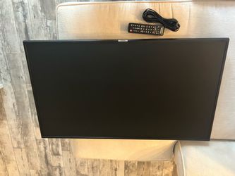 Samsung 43” Smart TV works great! Includes power plug & remote . Feet/stand hanging mount NOT INCLUDED