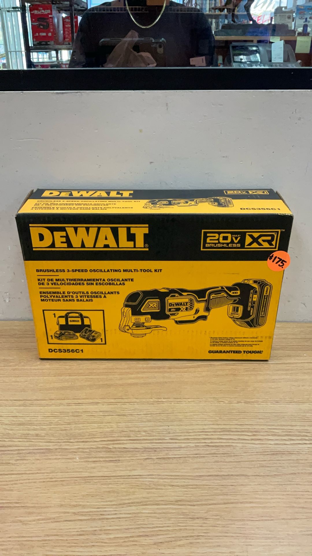 DEWALT DCS356C1 BRUSHLESS 3-SPEED OSCILLATING MULTI-TOOL KIT.