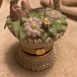 Lenox treasures- basket of blossoms 
