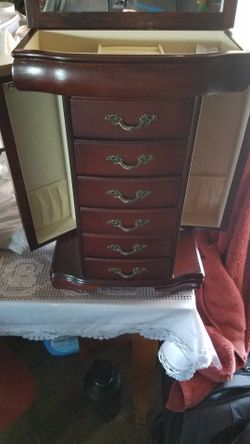 Jewelry box