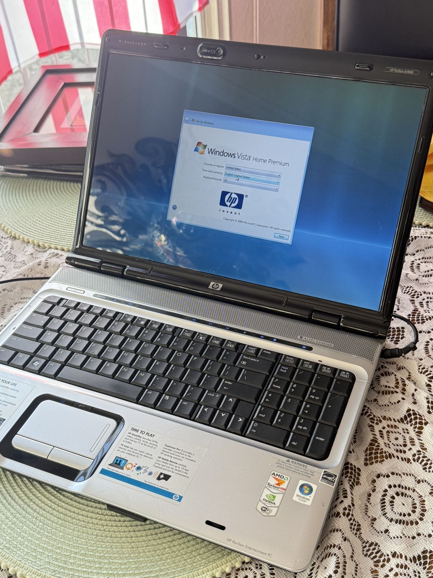 HP Pavilion dv9810us Laptop - 17” Screen