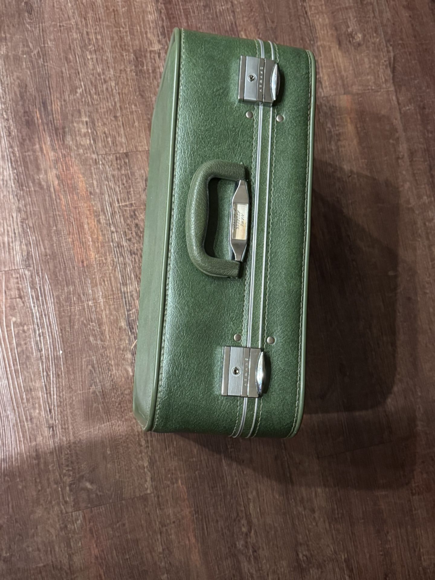 Vintage Hardside Luggage. Green, with working combination lock, by Skyway 