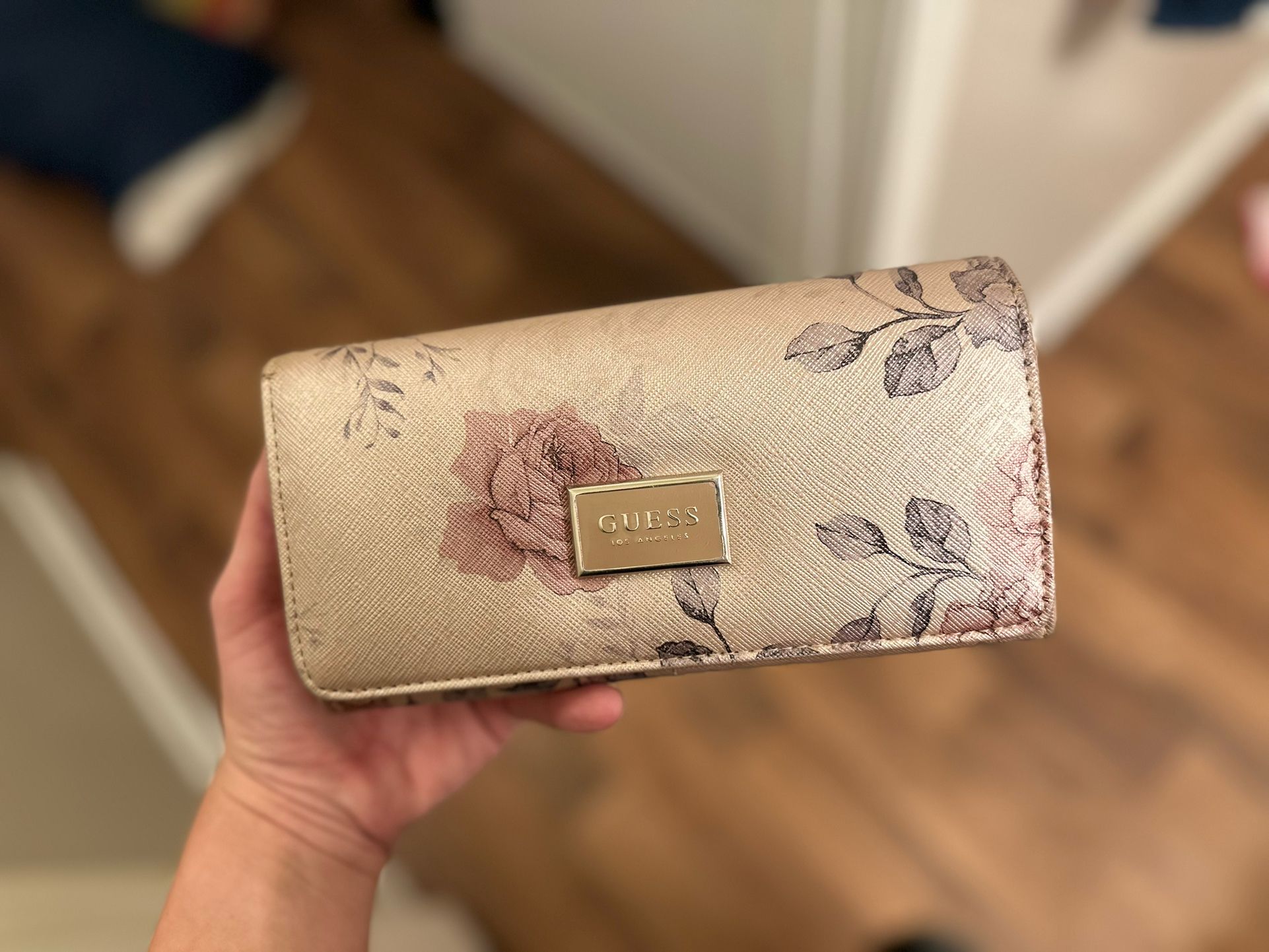 GUESS Wallet