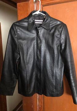 Women’s very soft black leather jacket so 10