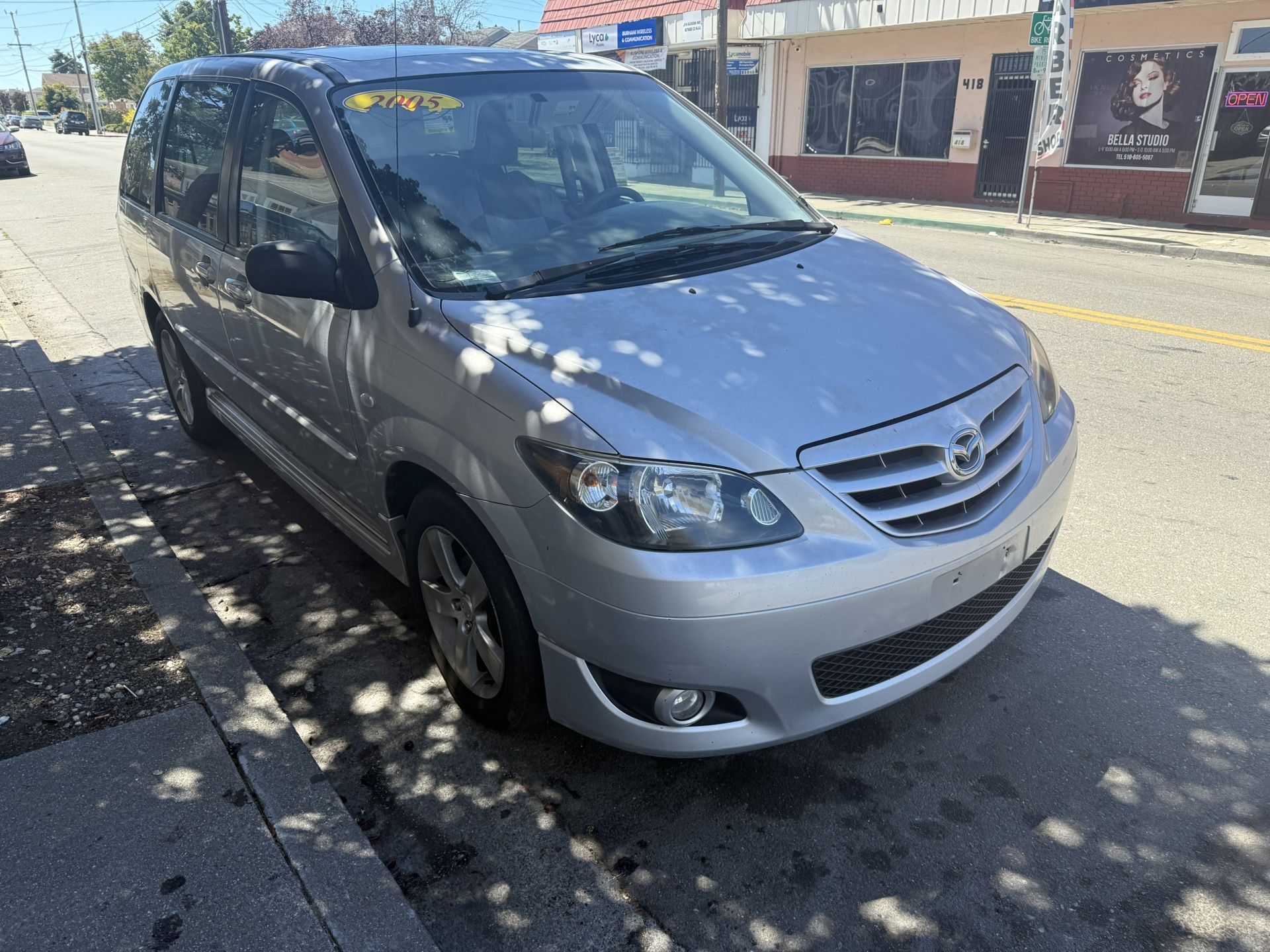 2005 Mazda MPV