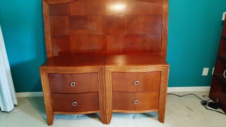 4 piece Medium Cherry Queen  Bedroom Set