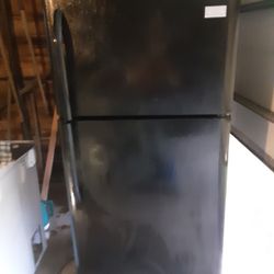 Nice Black Fridgeair Refrigerator  With Ice Maker  22.3 Cu Ft