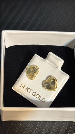 14k gold heart earring