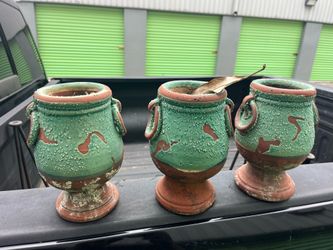 Ceramic pots￼