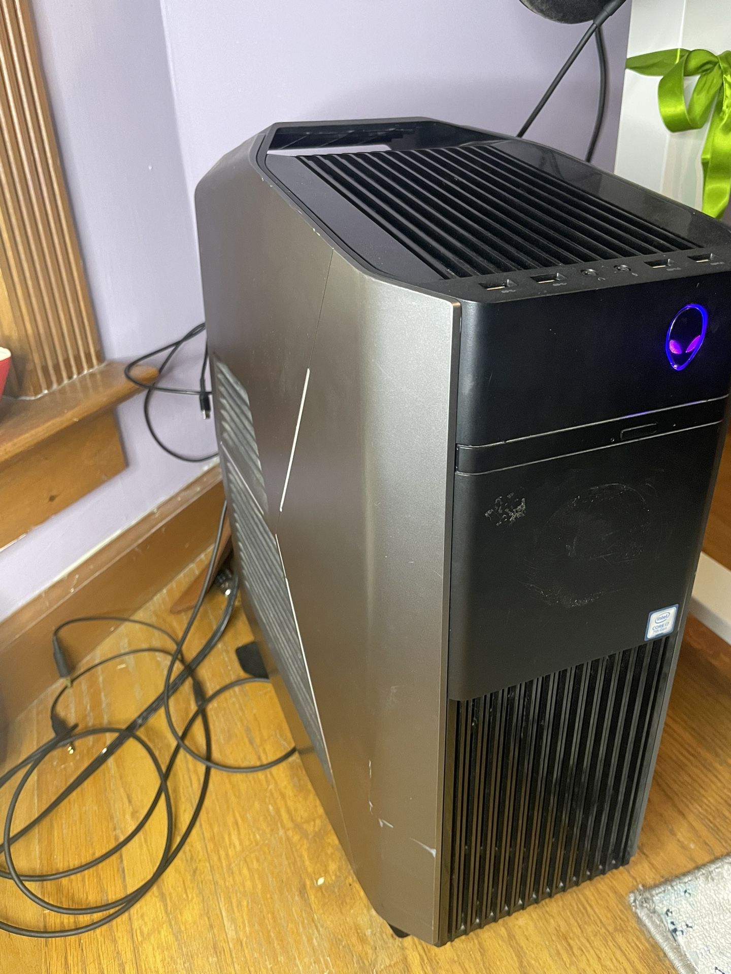 Alienware - Aurora R6 Desktop - i7-7700 - 16GB Memory - GTX 1070 - 2TB SSD W/ Monitor
