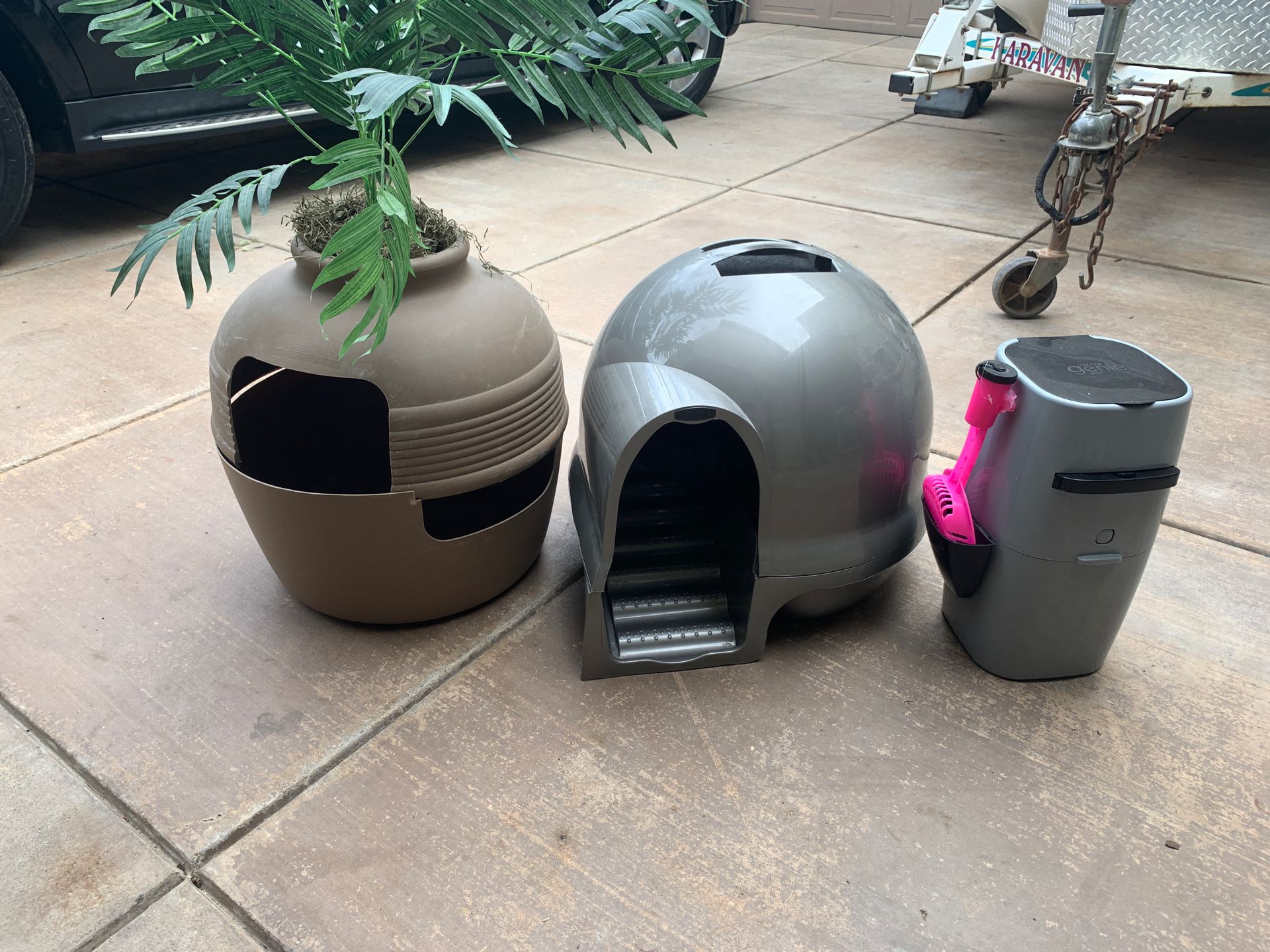 Litter boxes with litter genie