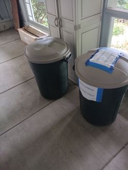 2 Trash Cans