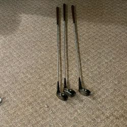 Antique golf clubs 