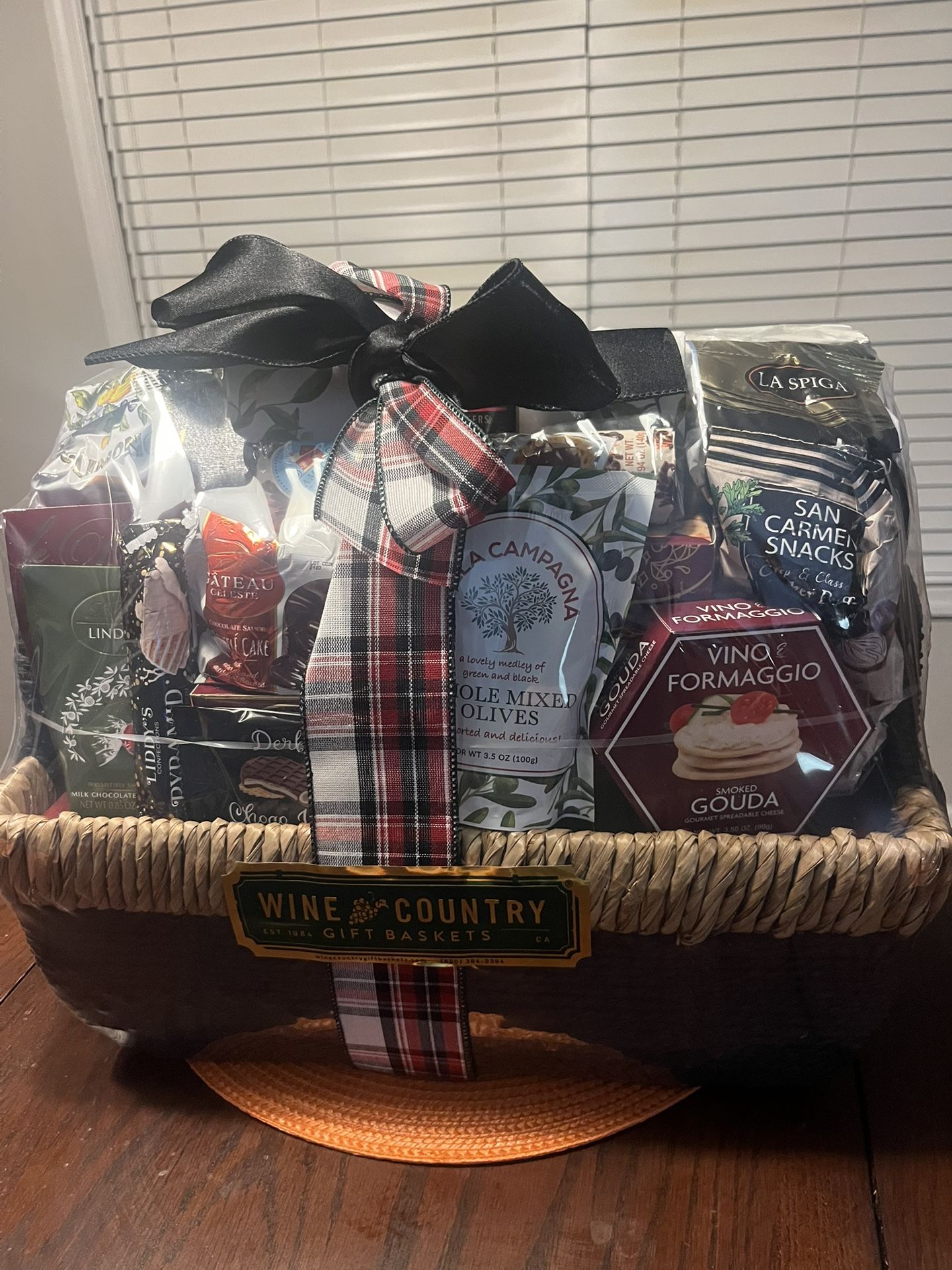 Brand New Wine Country Gift Basket