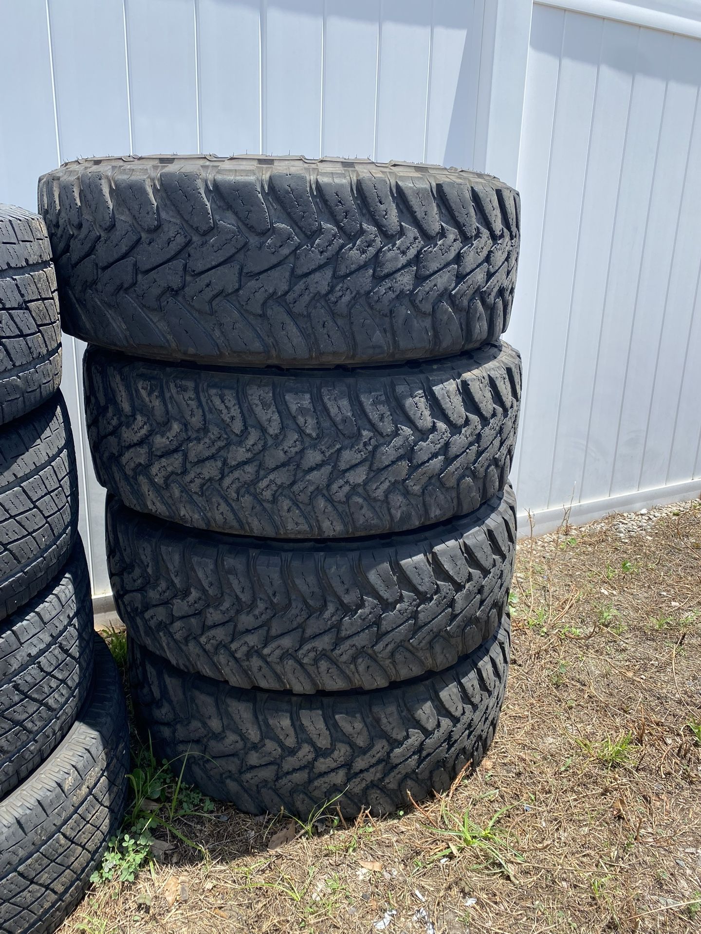 Open Country TOYO M/T 275/70R18 Tires