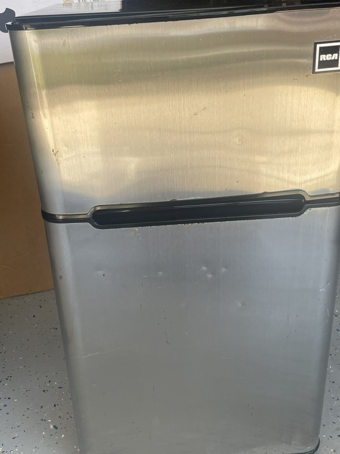 RCA 3.2cu Mini Fridge With Freezer