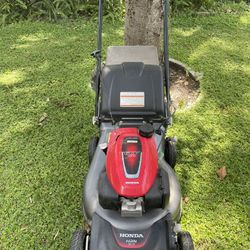 Self Propelled Lawn Mower LBSN Honda Model HRN 216 With Dual Blades 21” Cut