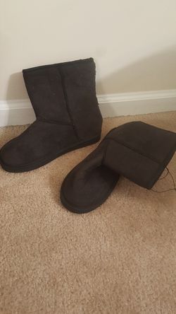 brand new women or teen winter boot size 8