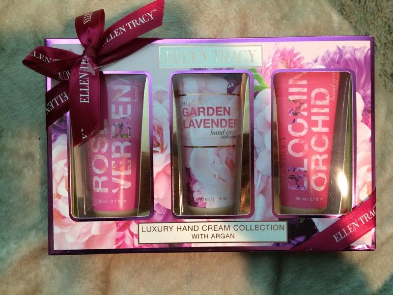 Ellen Tracy Hand Cream Set