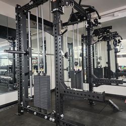 HEAVY DUTY COMMERCIAL GRADE SMITH MACHINE/FUNCTIONAL TRAINER/POWER RACK  3 IN 1 WITH THE SMOOTHEST PULLEYS .AWSOME MACHINE ( BRAND NEW IN THE BOX  ) 