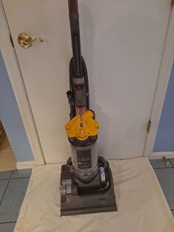 Dyson DC33 Upright Bagless Cyclone Vacuum Clean/Tested 