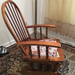 Beautiful Solid Wood Rocking Chair Used Like New 