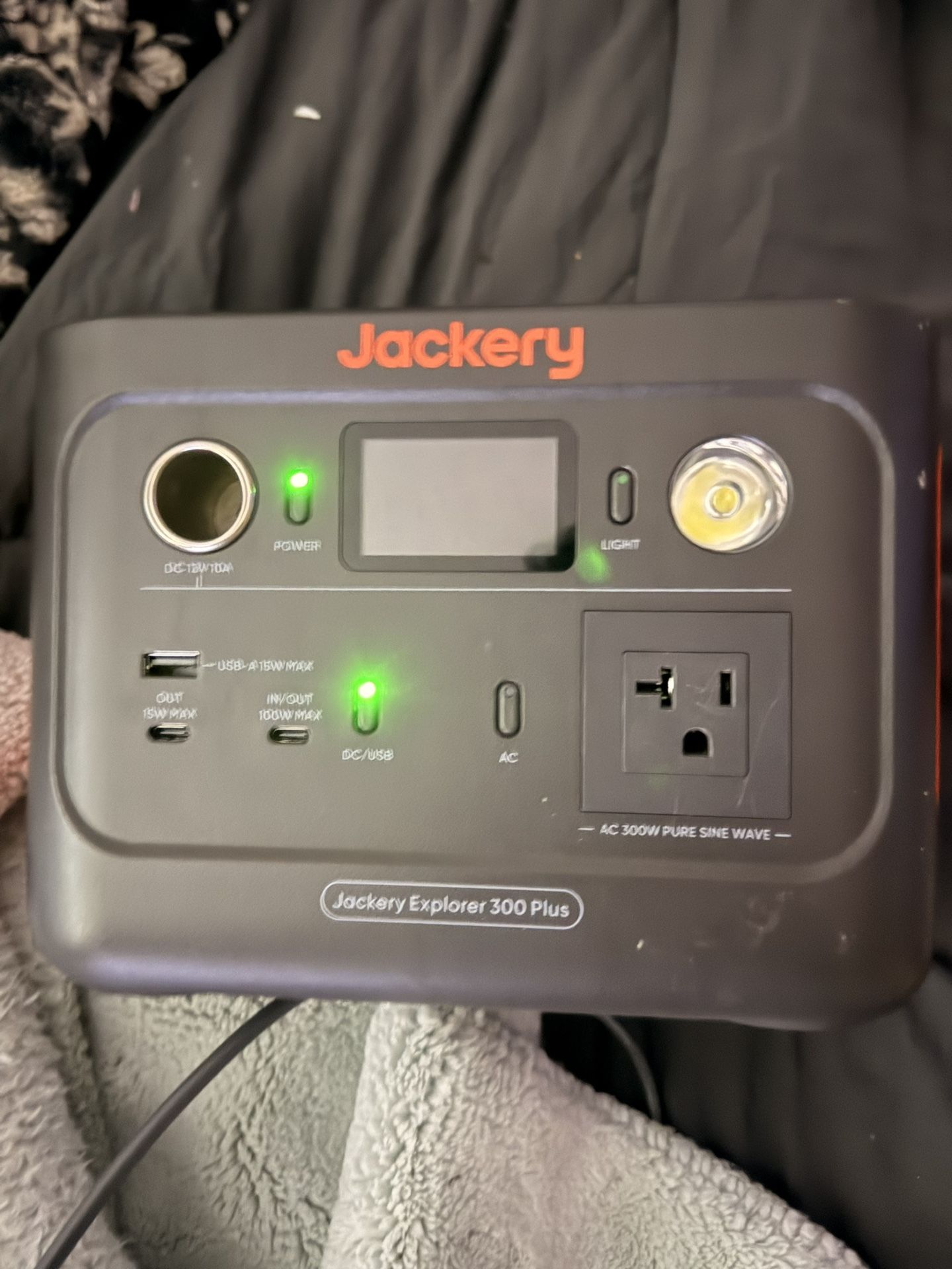 Jackery 100 Watt Solar Panel And Generator