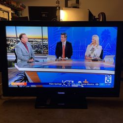 Toshiba Television 40 Inches with Remote Control 