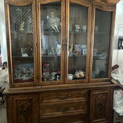 ✨ Bernhardt Solid Wood China Cabinet / Hutch – Beautiful Condition! ✨$300 or obo