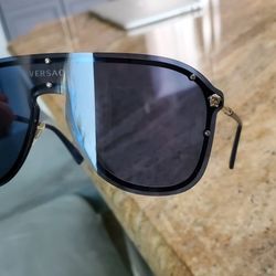 Versace Unisex Sunglasses. 