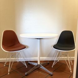 ⚪️ Eames Table 30 Diameter ⚪️
