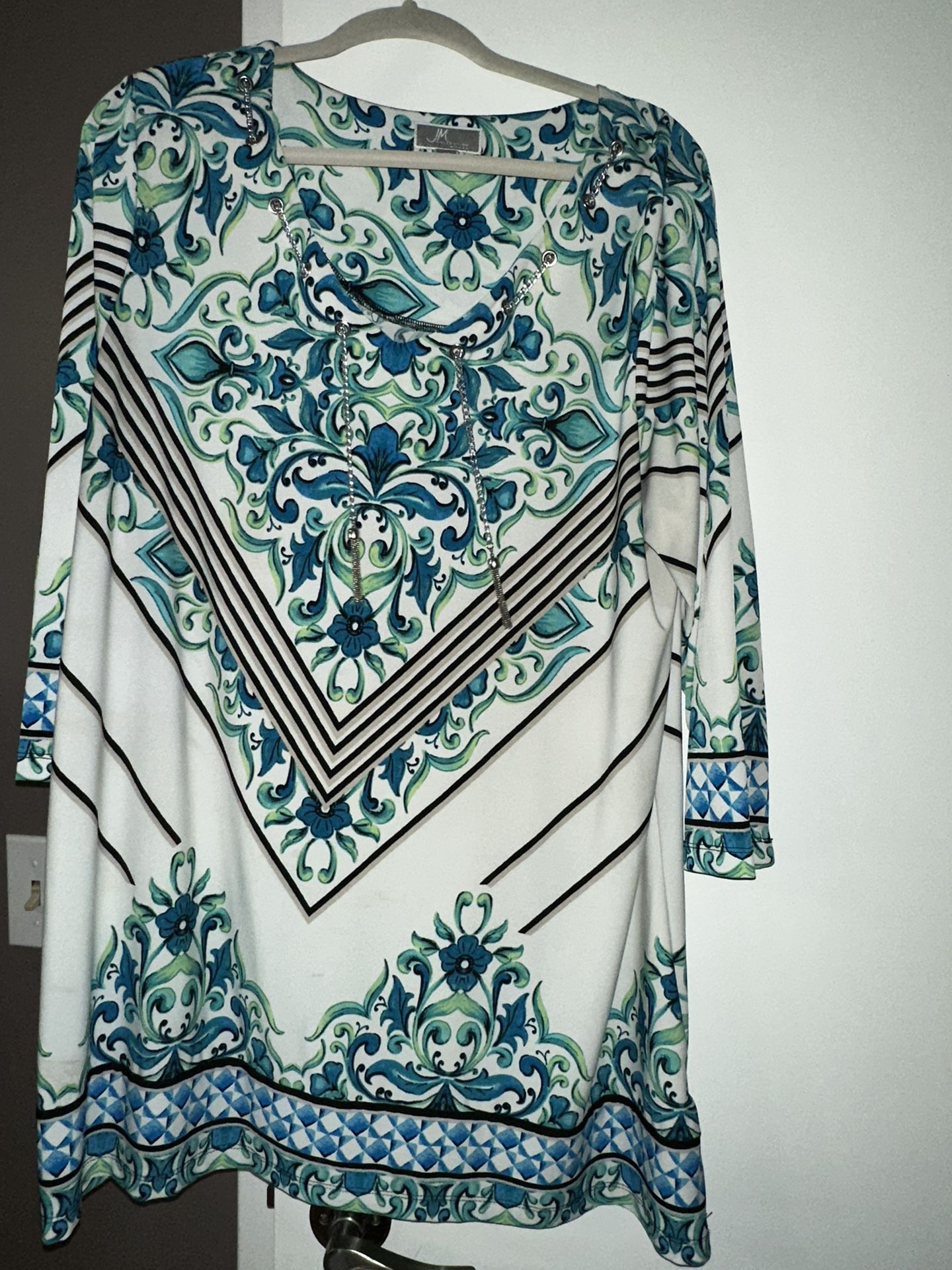 Beautiful Shirt - JM Collection (from Macy’s) - Color:  White, Green, Blue & Black  w Silver Chain Tie - Size 1X 