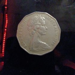 1980 Australia Queen Elizabeth 50 Cent Coin