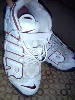 NIKE AIR SIZE 10 THERE IN VERY GOOD CONDITION PRICE $75 DOLLARS