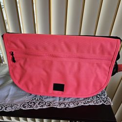 Herschel Supply Company Grade Messenger Bag | Mid-Volume