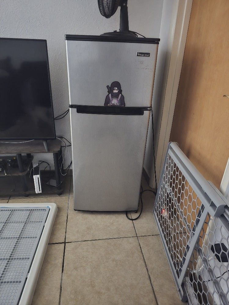 Magic Chef Mini Fridge